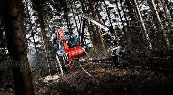 Рубительная машина ТР-320ВОМ-К работа в лесу