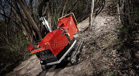 ТР-160-трак Самоходная дробилка древесных отходов на пути к делянке