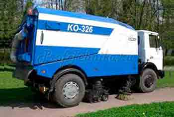 КО-326-05 МАЗ-5340С2 дорожный пылесос