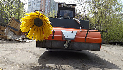 Щетка с задним бункером к погрузчикам